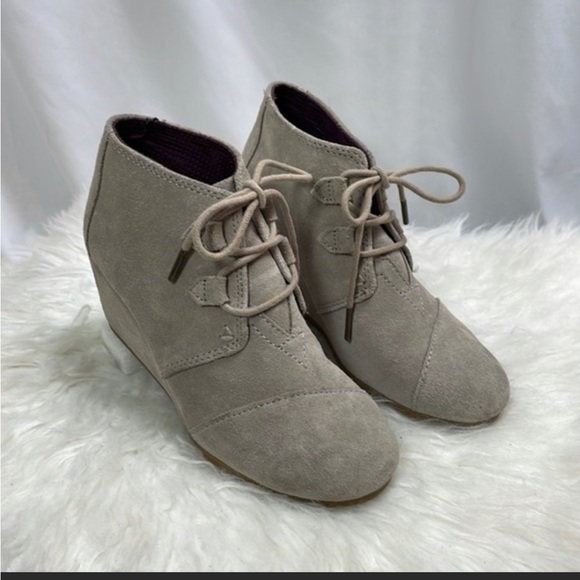 NWOT…Toms Lace Up Wedge Ankle Booties, - Picture 1 of 3